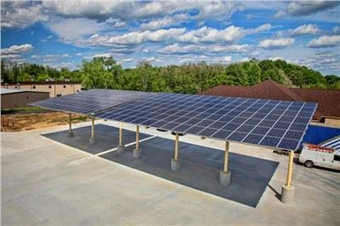 Prefabrikkert solcelle carport