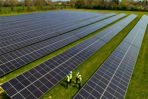 Irland forventes å overstige 3,3 GW tilkoblet solenergikapasitet innen-årsslutt